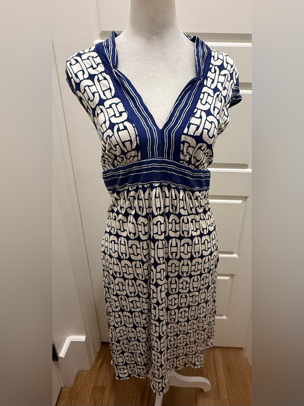 Trina Turk. Silk Geometric Print Resortwear Dress. Size 6. Blue & White.
